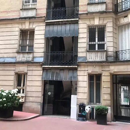 Cozy Near The Eiffel Tower